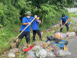 KHU PHỐ HƯNG LONG: RA QUÂN XÓA "ĐIỂM ĐEN" XẢ RÁC THẢI KHÔNG ĐÚNG NƠI QUY ĐỊNH