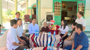 CHƠN THÀNH: THĂM, TẶNG QUÀ MẸ VIỆT NAM ANH HÙNG, CÁC GIA ĐÌNH LIỆT SĨ, THƯƠNG BINH TIÊU BIỂU