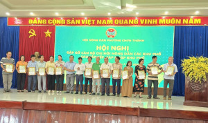 HỘI NÔNG DÂN PHƯỜNG CHƠN THÀNH TỔ CHỨC HỌP MẶT CÁN BỘ CHI HỘI TRƯỚC VÀ SAU KHI SẮP XẾP CHI HỘI KHU PHỐ