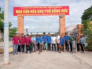 BAN CÔNG TÁC MẶT TRẬN KHU PHỐ ĐỒNG HƯU RA QUÂN VỆ SINH MÔI TRƯỜNG, XÂY DỰNG KHU DÂN CƯ SẠCH, ĐẸP