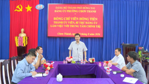ĐỒNG CHÍ VIÊN HỒNG TIẾN, THÀNH ỦY VIÊN, BÍ THƯ ĐẢNG ỦY PHƯỜNG CHƠN THÀNH LÀM VIỆC VỚI TRUNG TÂM CHÍNH TRỊ PHƯỜNG CHƠN THÀNH