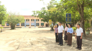 ĐỒNG CHÍ VIÊN HỒNG TIẾN, THÀNH ỦY VIÊN, BÍ THƯ ĐẢNG ỦY PHƯỜNG CHƠN THÀNH, KIỂM TRA MỘT SỐ TRƯỜNG HỌC VỀ CHUẨN BỊ NĂM HỌC MỚI 2026-2027
