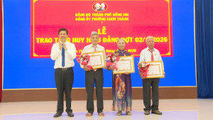 CHƠN THÀNH: TỔ CHỨC LỄ  TRAO TẶNG HUY HIỆU ĐẢNG, ĐỢT 2/9/2026 CHO CÁC ĐẢNG VIÊN CÓ NHIỀU CỐNG HIẾN TRONG SỰ NGHIỆP CÁCH MẠNG CỦA ĐẢNG