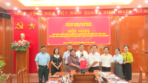 CHƠN THÀNH: HỘI NGHỊ BÀN GIAO CHỨC NĂNG, NHIỆM VỤ THAM MƯU, GIÚP VIỆC VỀ CÔNG TÁC DÂN VẬN, THỰC HIỆN DÂN CHỦ Ở CƠ SỞ TỪ BAN XÂY DỰNG ĐẢNG SANG MẶT TRẬN TỔ QUỐC VIỆT NAM PHƯỜNG