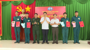 CHI BỘ QUÂN SỰ PHƯỜNG CHƠN THÀNH: TỔ CHỨC LỄ KẾT NẠP ĐẢNG VIÊN