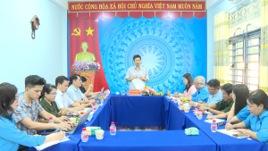 ĐỒNG CHÍ VIÊN HỒNG TIẾN, THÀNH ỦY VIÊN, BÍ THƯ ĐẢNG ỦY PHƯỜNG CHƠN THÀNH, LÀM VIỆC VỚI THƯỜNG TRỰC CÔNG ĐOÀN PHƯỜNG VÀ THƯỜNG TRỰC HỘI CỰU CHIẾN BINH PHƯỜNG