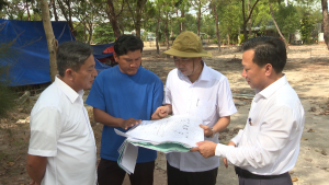THƯỜNG TRỰC ĐẢNG ỦY PHƯỜNG CHƠN THÀNH, KIỂM TRA TIẾN ĐỘ CẢI TẠO, SỬA CHỮA ĐÀI TƯỞNG NIỆM CÁC ANH HÙNG LIỆT SĨ CHƠN THÀNH