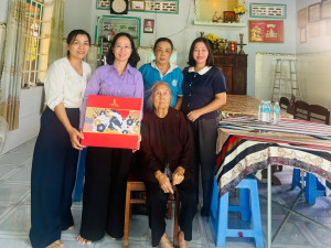 Thăm mẹ VNAH nhân ngày 20 10