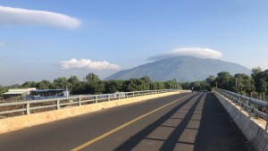 Đỉnh núi Chứa Chan xuất hiện những áng mây đẹp