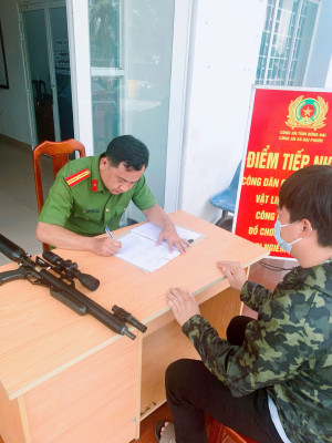 Công dân xã Đại Phước tích cực giao nộp vũ khí, công cụ hỗ trợ, vật liệu nổ và pháo trái phép