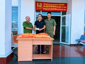 Công an xã Đại Phước phát động ủng hộ đồng bào các tỉnh miền Trung và Tây Nguyên bị thiệt hại do mưa lớn kéo dài và lũ lụt