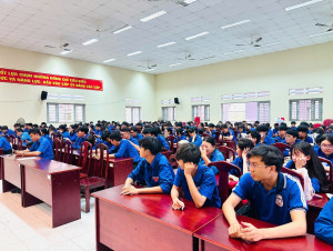 Tuổi trẻ xã Đại Phước tổ chức tập huấn pháp luật phòng, chống tội phạm trên không gian mạng hưởng ứng ngày pháp luật Việt Nam 9/11