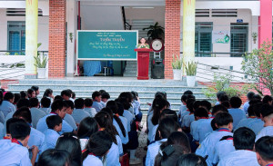 Công an xã Đại Phước tuyên truyền phòng, chống tội phạm ma túy và tác hại của thuốc lá tại Trường Trung học cơ sở Phước Khánh