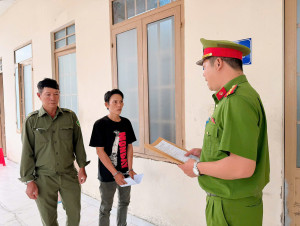 Công an xã Đại Phước thi hành Lệnh bắt bị can để tạm giam đối tượng quản lý sau cai nghiện về hành vi sử dụng trái phép chất ma túy