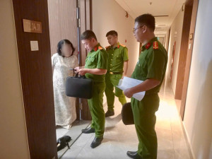 Công an xã Đại Phước tăng cường kiểm tra cư trú người nước ngoài trong đợt cao điểm tấn công, trấn áp tội phạm