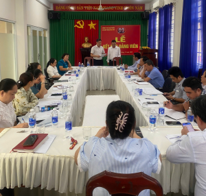 Chi bộ Phòng Văn hóa - Xã hội sinh hoạt chi bộ tháng 12 và trao quyết định kết nạp đảng viên mới