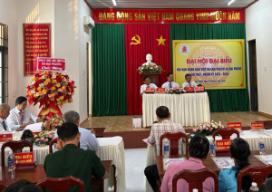 Tập thể cán bộ Văn phòng UBND xã Đại Phước tham dự chương trình do Hội Nạn nhân chất độc da cam/dioxin tổ chức