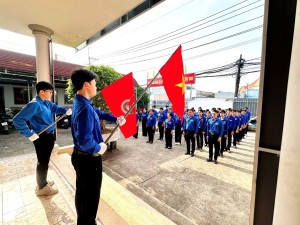 Tuổi trẻ Đại Phước tổ chức lễ chào cờ hướng về Đại hội Đảng toàn quốc lần thứ XIV