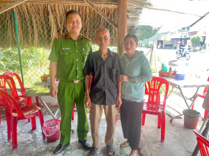 Công an xã Đại Phước nhanh chóng hỗ trợ người cao tuổi đi lạc, lan tỏa hình ảnh “vì Nhân dân phục vụ” trong ngày khai mạc Đại hội đại biểu toàn quốc lần thứ XIV của Đảng