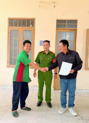 Lan tỏa hình ảnh đẹp: Người dân trung thực trả lại 50 triệu đồng do chuyển khoản nhầm