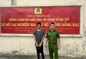 Công an xã Đại Phước thi hành quyết định đưa đối tượng đi cai nghiện bắt buộc