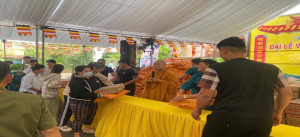 Chùa Chánh Tâm trao tặng quà tết cho bà con nhân dân  có hoàn cảnh khó khăn trên địa bàn xã