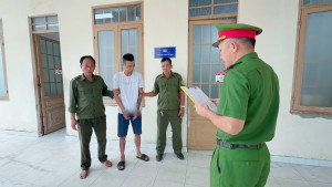 Công an xã Đại Phước thi hành lệnh bắt bị can để tạm giam đối tượng sử dụng trái phép chất ma túy