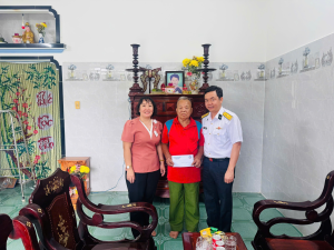 Xã Đại Phước phối hợp tổ chức thăm và trao quà cho các gia đình chính sách