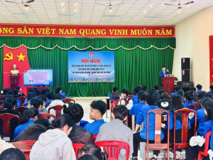 Ban Thường vụ đoàn xã tổ chức lớp cảm tình đoàn nhân kỷ niệm 95 năm thành lập đoàn TNCS Hồ Chí Minh