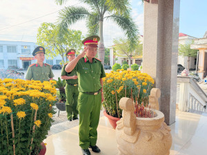 Công an xã Đại Phước tổ chức Lễ chào cờ Tổ quốc tháng 3 và dâng hương tưởng niệm các Anh hùng liệt sĩ