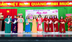 Hội Liêp hiệp Phụ nữ xã tổ chức họp mặt kỷ niệm 116 năm Ngày Quốc tế phụ nữ (8-3) và ra mắt "Tổ Phụ nữ hưu trí"