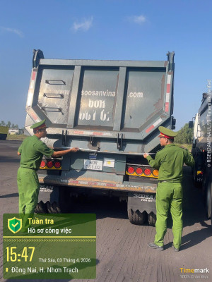 Công an xã Đại Phước ra quân tổng rà soát phương tiện tải trọng lớn theo chỉ đạo của Công an tỉnh