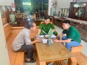 Công an xã Đại Phước đẩy mạnh tuyên truyền, vận động nhân dân lắp đặt thiết bị truyền tin báo cháy