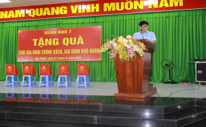 Khởi công và xây dựng “Nhà tình nghĩa Quân – Dân” và trao quà cho gia đình chính sách, người có hoàn cảnh khó khăn.