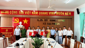 Đảng ủy xã Đại Phước tổ chức trao tặng huy hiệu đảng đợt 19/5