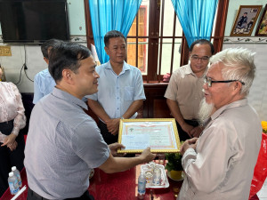 Xã Đại Phước  tổ chức thăm, chúc thọ người cao tuổi tròn 100 tuổi và trên 100 tuổi