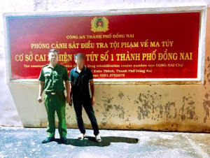 Công an xã Đại Phước đưa đối tượng đi cai nghiện bắt buộc, góp phần bảo đảm ANTT