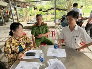 Công an xã Đại Phước phối hợp tuyên truyền, vận động người dân bàn giao mặt bằng thực hiện Dự án đường liên cảng Nhơn Trạch giai đoạn 1