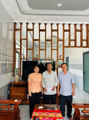 Đại Phước tổ chức thăm, tặng quà người có công nhân dịp 30/4