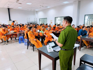 Gần 100 công nhân Công ty TNHH công nghiệp CNI được tuyên truyền, phổ biến pháp luật