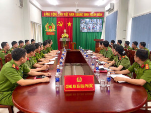 Đảng ủy Công an xã Đại Phước tổ chức cho cán bộ, đảng viên học tập, quán triệt Nghị quyết số 10-NQ/TW của Bộ Chính trị