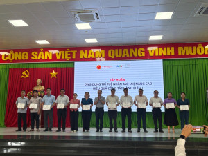 Đại Phước bế giảng lớp đào tạo ứng dụng trí tuệ nhân tạo (AI) trong công tác hành chính, trao giấy chứng nhận cho học viên