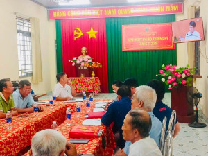 Chi bộ ấp Phú Hữu tổ chức xem trực tuyến và sinh hoạt chi bộ đầu tiên sau khi kiện toàn theo mô hình tổ chức mới
