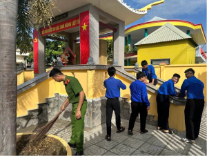 Tuổi trẻ Công an xã Đại Phước ra quân “Ngày Chủ nhật xanh” tri ân các Anh hùng liệt sĩ