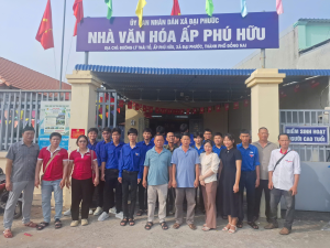 Tổ công nghệ số cộng đồng ấp Phú Hữu ra quân hỗ trợ người dân chuyển đổi số tuần 3