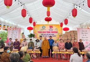 Đoàn Thanh niên xã phối hợp với chùa Chánh Tâm trao tặng 350 phần quà cho người dân có hoàn cảnh khó khăn trên địa bàn xã Đại Phước