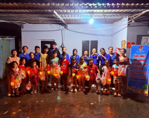 Trao quà trung thu – gửi trọn yêu thương