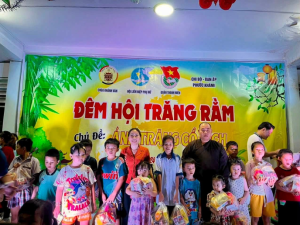 Hơn 800 phần quà trung thu được trao tặng đến các em thiếu nhi