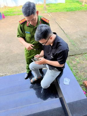 Công an xã Đại Phước tăng cường vận động Nhân dân tham gia góp ý các dự thảo luật trên ứng dụng VNeID