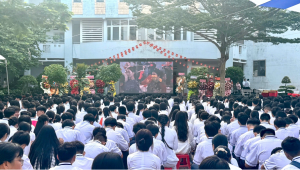 Đồng chí Đại tá Trần Anh Sơn - Phó Giám đốc Công an thành phố dự Lễ khai giảng năm học mới 2026 – 2027 tại Trường THPT Nhơn Trạch